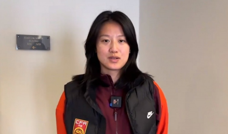  汪琳琳：范迪克是我的偶像和目標(biāo)，希望變成他那樣全面的中后衛(wèi)