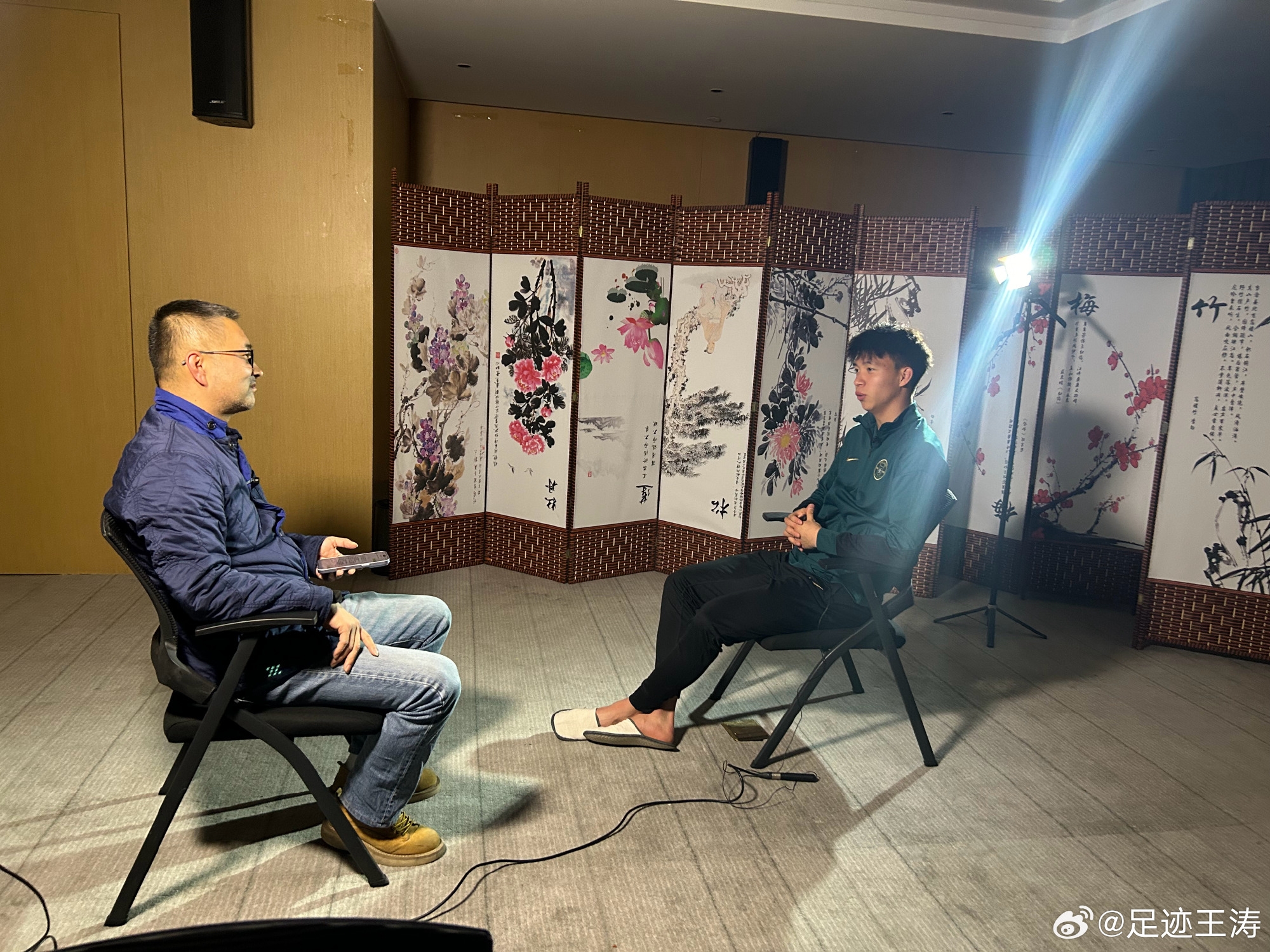  記者：王鈺棟視韋世豪為偶像&想加他微信，現(xiàn)進(jìn)了國足不知加到?jīng)]