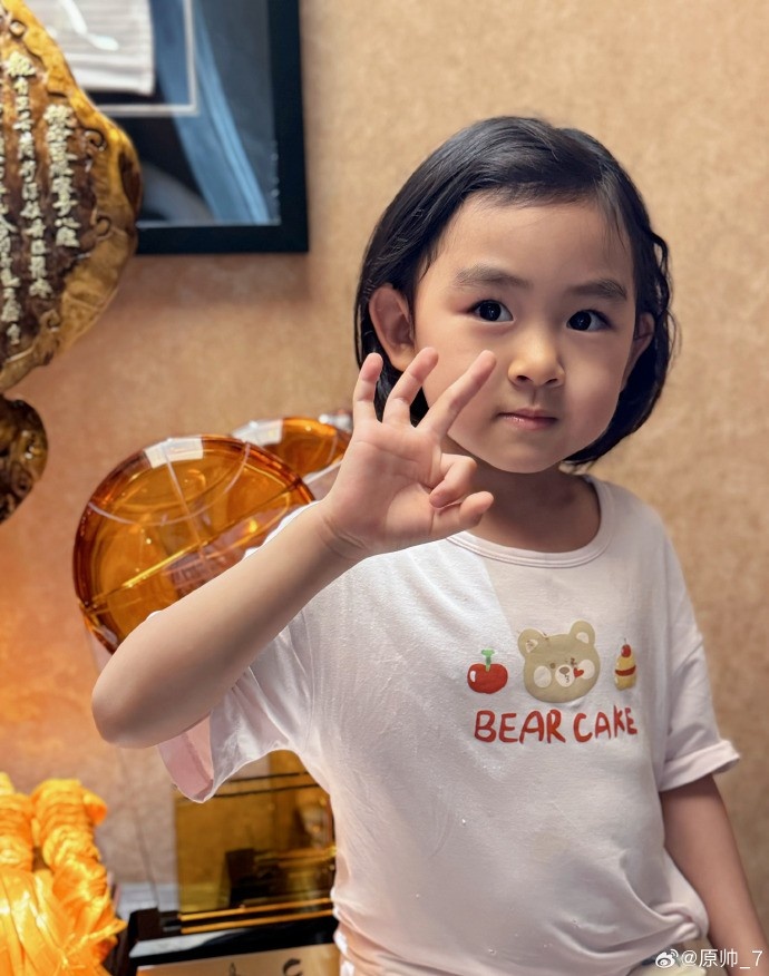  三分大賽三冠王！原帥曬三冠獎杯：完成了女兒給安排的任務(wù)！