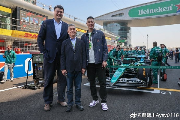  聯(lián)動(dòng)F1！翟曉川曬與姚明、阿隆索、范志毅、周冠宇等的合照