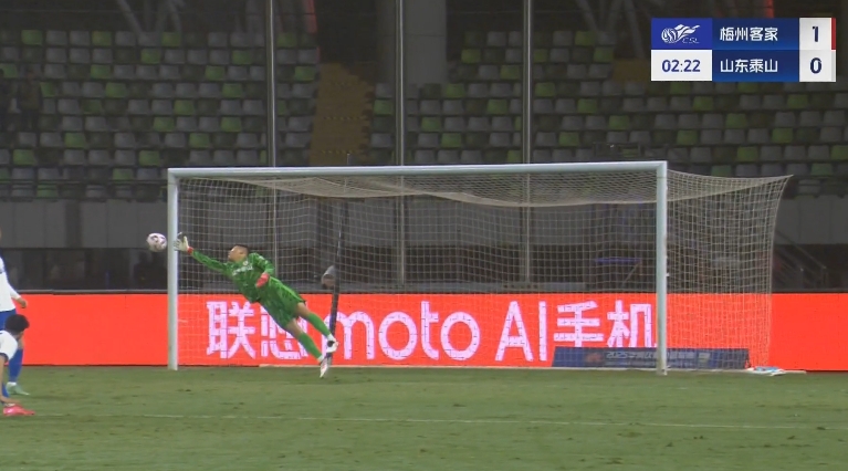  梅州開場2分鐘1-0泰山！茹子楠不停球抽射世界波攻破王大雷大門
