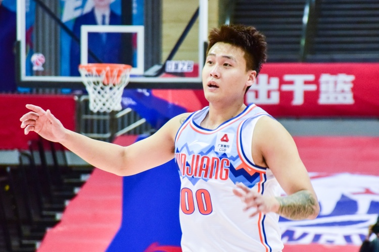  不太準(zhǔn)！趙睿18中6拿到20分4板4助也有4失誤 三分13中4