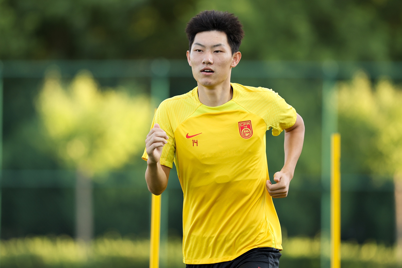  魯媒：泰山隊抵達梅州五外援齊整，四名國腳可出戰(zhàn)史松宸隨隊