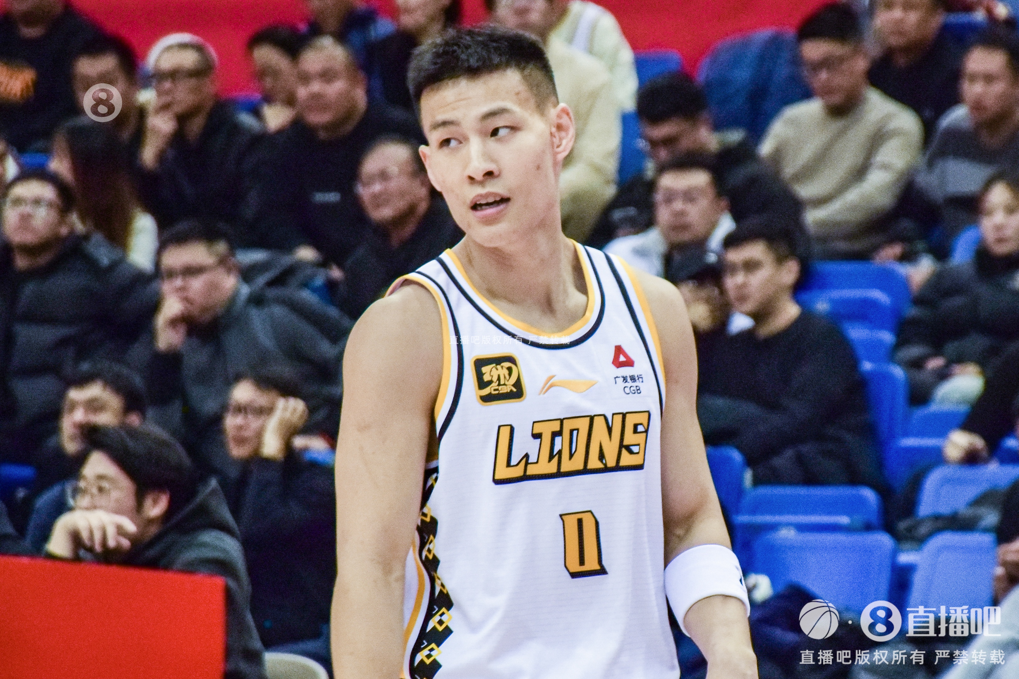  毫無狀態(tài)！林秉圣11投僅1中拿到3分3斷 出現(xiàn)2失誤4犯規(guī)