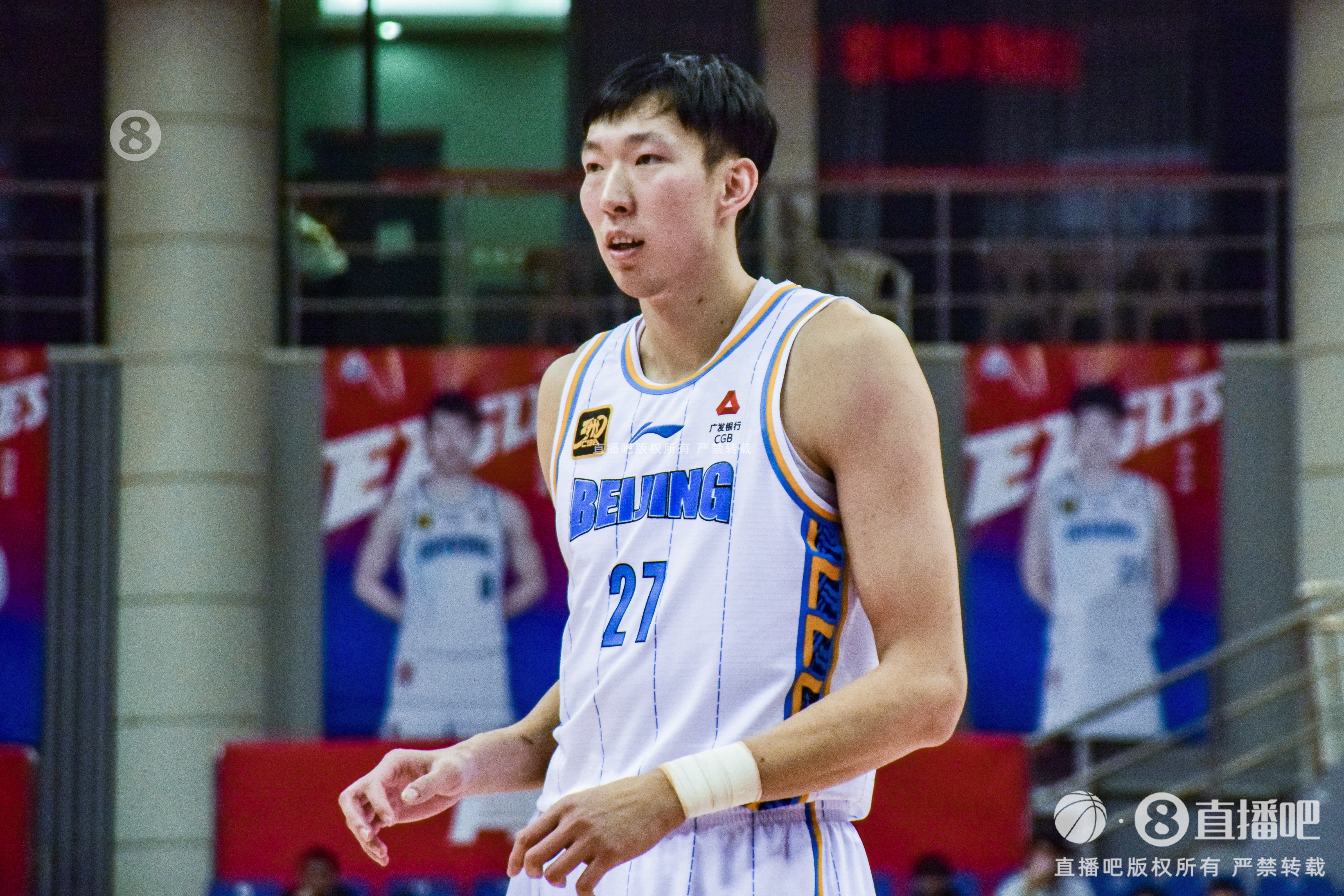  被壓制了呀！周琦各種被洛夫頓強打 6中4拿到8分13板2助