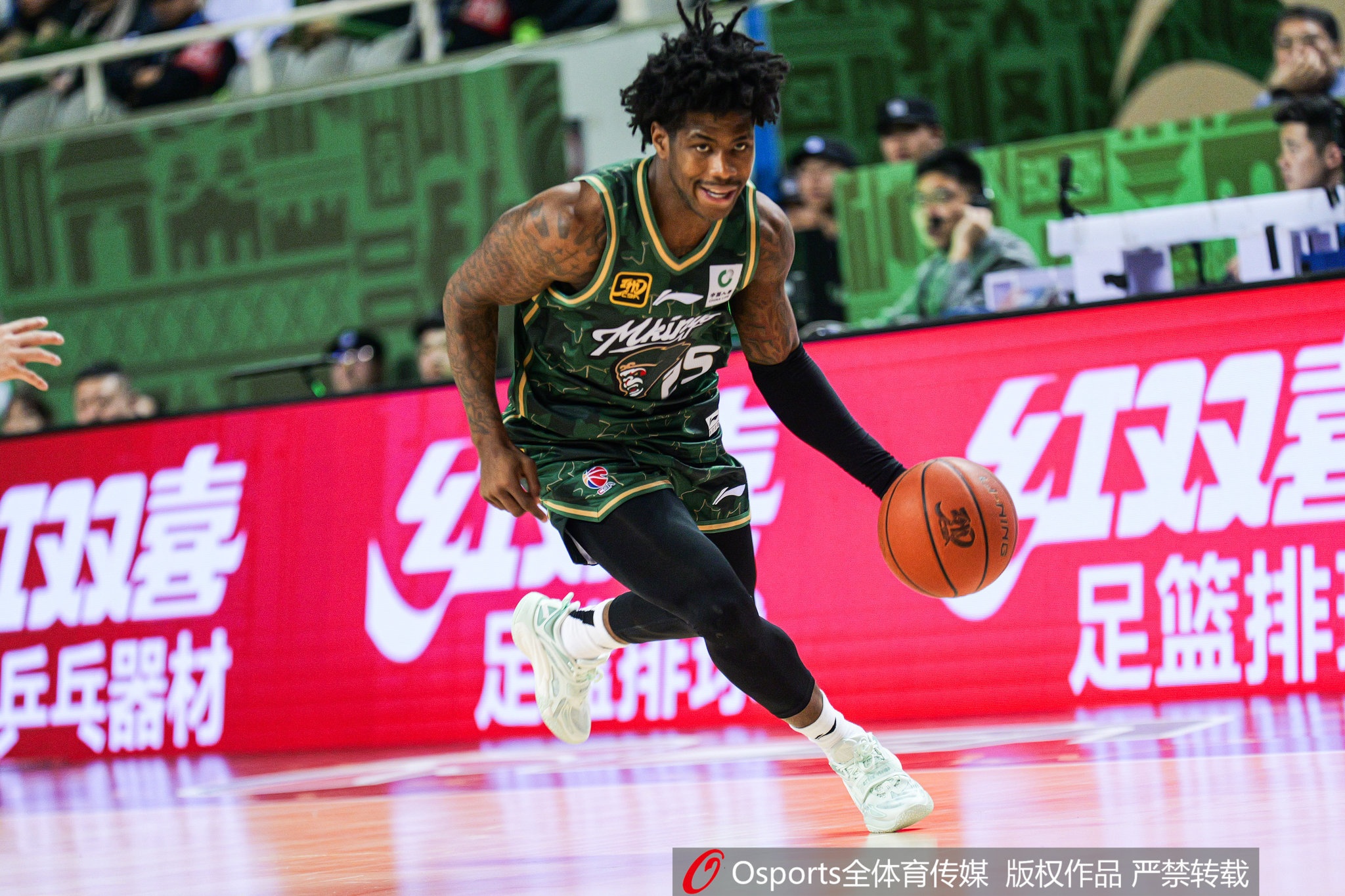  這外援猛得很！肯德里克-戴維斯16投12中&罰球18中15砍43分6板9助
